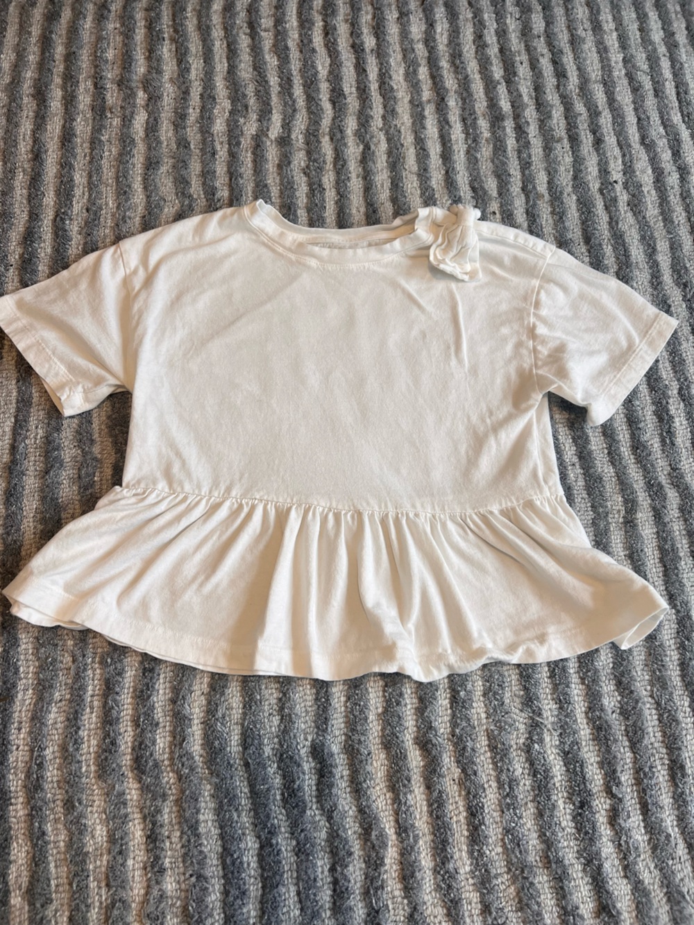 GAP White Ruffle Hem Short Sleeve Top